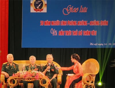“50 năm người lính Phòng không-Không quân với bầu trời Thủ đô thân yêu”