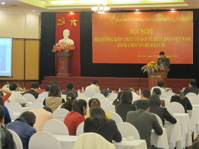 Ban Tuyên giáo Trung ương: Bồi dưỡng kiến thức về biển, đảo cho cán bộ báo chí