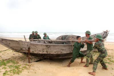 Bộ đội Biên phòng triển khai lực lượng giúp dân