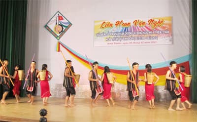 400 diễn viên tham gia Liên hoan văn nghệ quần chúng