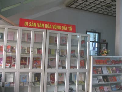 Trưng bày sách, báo phục vụ lễ hội Đền Hùng 2013