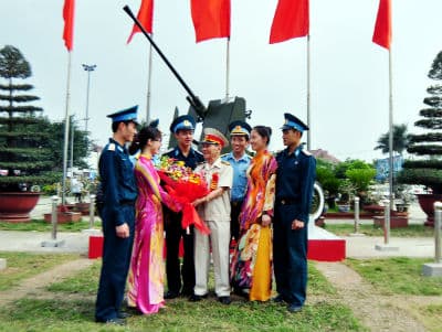 Chuyện bên mâm pháo