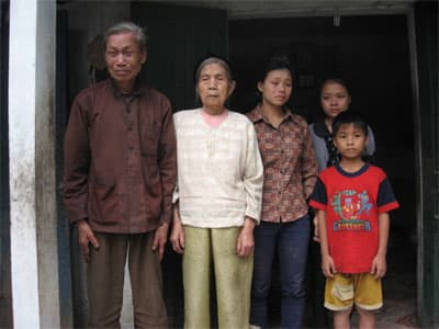 “Chỉ mong các cháu được tiếp tục đến trường”