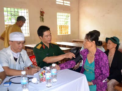 Khám bệnh, cấp thuốc miễn phí cho gia đình chính sách tỉnh Bình Phước