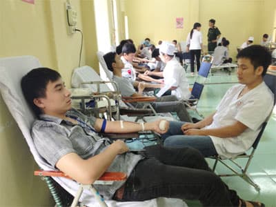 Gần 1.000 sinh viên tham gia hiến máu tình nguyện