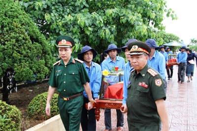 An táng 50 hài cốt liệt sĩ Quân tình nguyện và chuyên gia Việt Nam hy sinh tại Lào