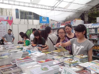 Hội chợ “Sách hè 2013”