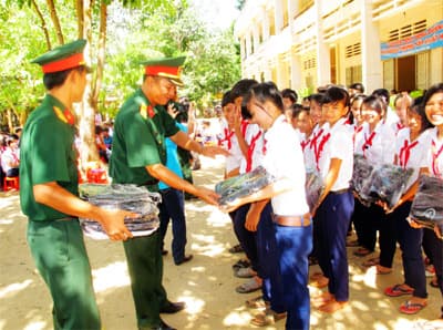 Nặng nghĩa tình với học sinh nghèo