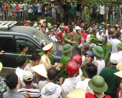 Xử lý vụ người dân tụ tập, hành hung đối tượng trộm chó