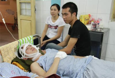 Ba chiến sĩ cảnh sát dũng cảm chữa cháy