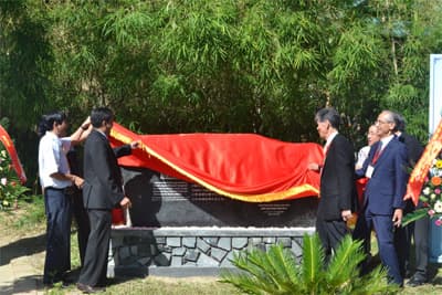Hiệp hội Asaba trao tặng bia tưởng niệm cụ Phan Bội Châu