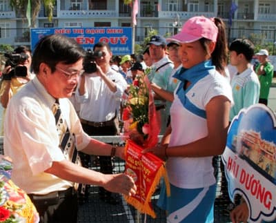 90 VĐV tham dự Giải quần vợt thanh thiếu niên xuất sắc toàn quốc năm 2013