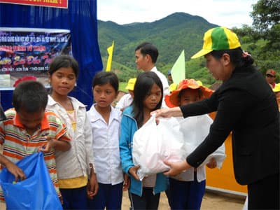 Tổ chức Tết trung thu cho học sinh dân tộc thiểu số