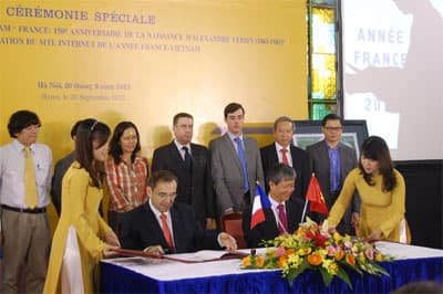 Ra mắt bộ tem về A. Yersin và chuyên trang Việt - Pháp