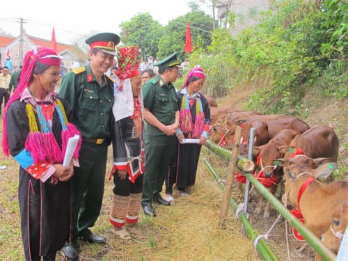 Bài 2: Thể hiện vai trò của Bộ đội Cụ Hồ