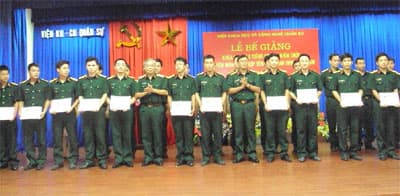 Bế giảng khóa đào tạo tiếng Nga và kiến thức chuyên môn về tên lửa