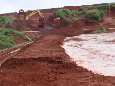 Khắc phục sự cố tại hồ rửa quặng Nhà máy bô-xít Tân Rai
