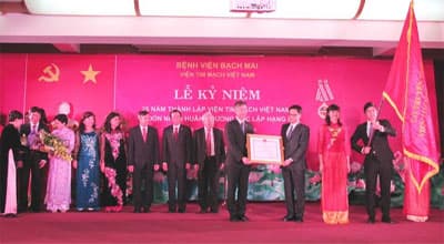 Viện Tim mạch Việt Nam đón nhận Huân chương Độc lập hạng Ba