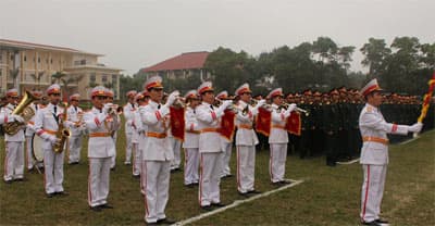 "Trống năng rèn, kèn năng thổi"