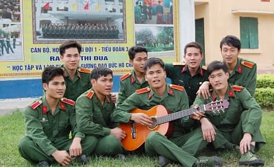 Cán bộ chính trị-văn hóa toàn năng