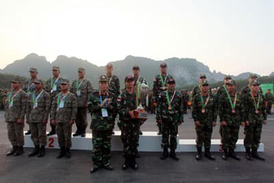 Đoàn In-đô-nê-xi-a tạm vươn lên dẫn đầu