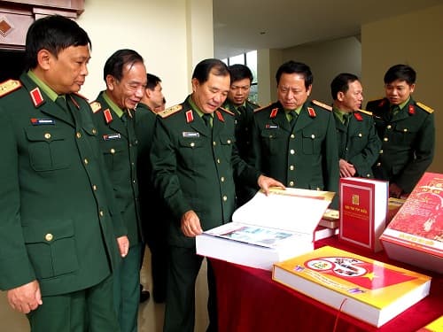 Hội thảo khoa học xây dựng quân đội vững mạnh về chính trị