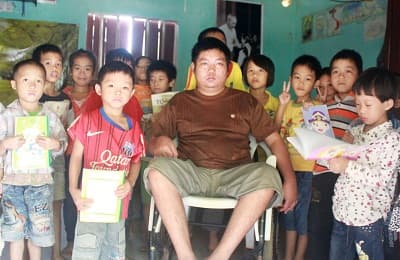 "Người thầy" khuyết tật dìu dắt học trò