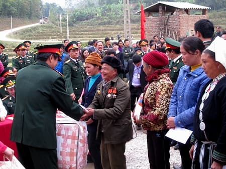 Khánh thành 70 "Ngôi nhà 100 đồng" và "Con đường thanh niên"