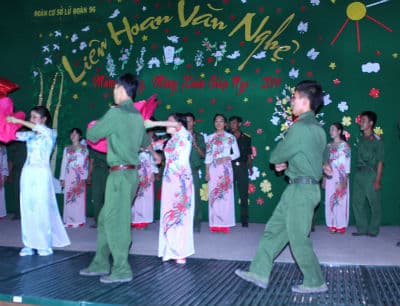 Đón Giao thừa vui ca hát