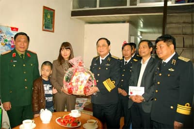 Quân chủng Hải quân đón xuân an toàn, sẵn sàng chiến đấu cao