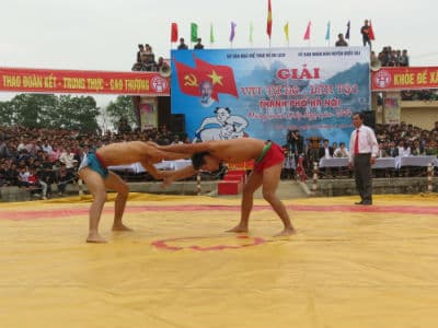 Đem hội về làng