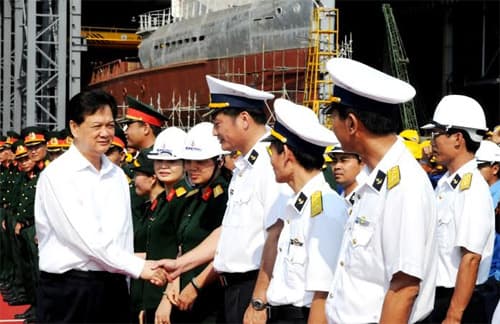 Thủ tướng Nguyễn Tấn Dũng thăm và làm việc tại Tổng công ty Sông Thu