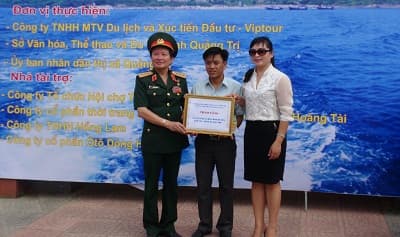Tri ân liệt sĩ tại Tượng đài Hoài niệm chiến trường xưa và đồng đội