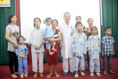 Lần đầu tiên kỹ thuật phẫu thuật tim vá lỗ thông liên thất ít xâm lấn