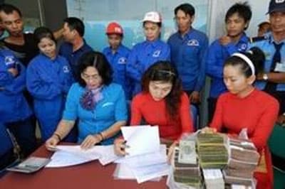 Trả lương chậm quá 15 ngày phải trả thêm tiền