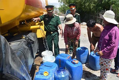 Quân dân Ninh Thuận chung tay chống hạn