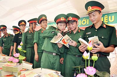 Văn học - một "binh chủng đặc biệt" góp phần đánh thắng giặc Mỹ xâm lược