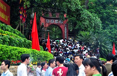 Ngày vui về với cội nguồn