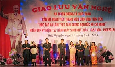 Hình tượng Bác Hồ trong thơ Tố Hữu