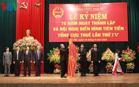Chủ tịch Quốc hội Nguyễn Sinh Hùng dự Lễ kỷ niệm 70 năm Ngày thành lập Tổng cục thuế