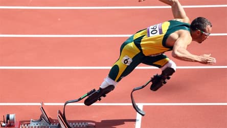 “Người không chân” Oscar Pistorius đi vào lịch sử Olympic