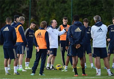 Chelsea - Man City, thời gian không đợi Benitez