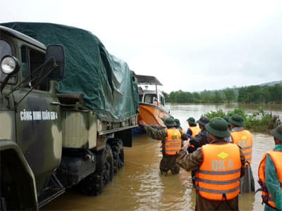 “3 bám”, “5 cùng” giúp dân phòng, chống, khắc phục hậu quả thiên tai
