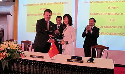 Chủ tịch nước Trương Tấn Sang thăm Công ty dầu khí Brunei Shell