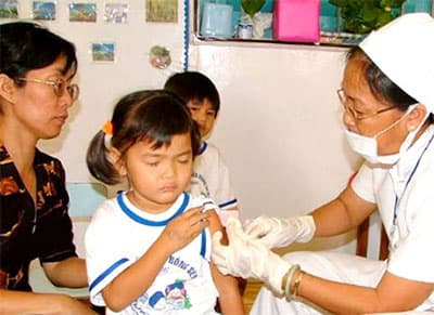 25 năm Việt Nam thực hiện chương trình tiêm chủng mở rộng