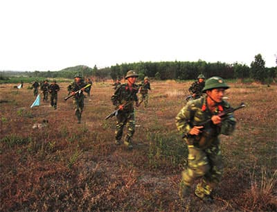 Trường Đại học Nguyễn Huệ: Diễn tập cuối khóa, 100% bắn đạn thật đạt giỏi