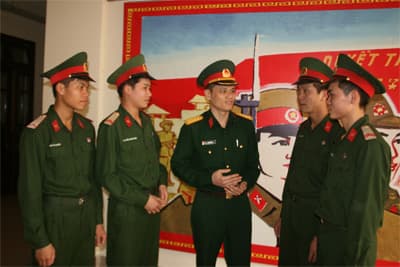 Bốn chiến sĩ dũng cảm phối hợp bắt cướp