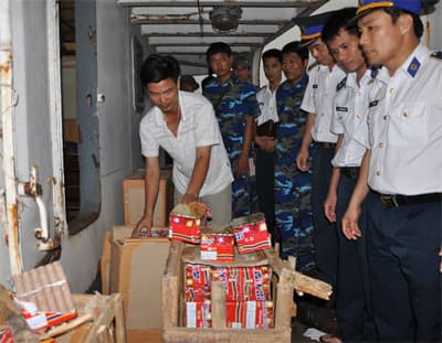 Bắt giữ 300kg pháo lậu