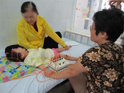 Biện pháp mới trong việc điều trị cho trẻ bại não, tự kỷ
