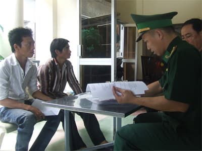 Cứu sống hai ngư dân trôi dạt trên biển